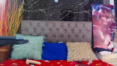 Snapshot of nalaroy chatting on 12/18/24, 07:08 NALAROY online show from 12/18/24, 07:08