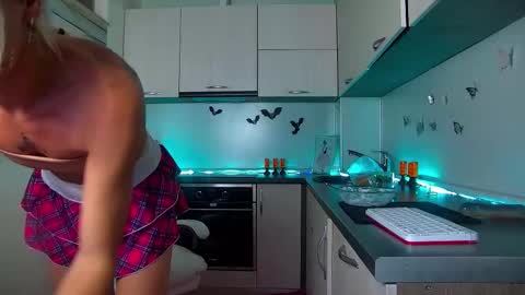 Snapshot of nally_ferrari chatting on 11/04/25, 01:16 Nally online show from 11/04/25, 01:16