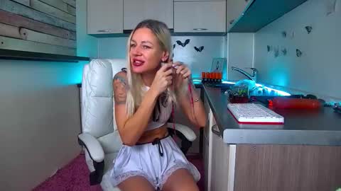 Snapshot of nally_ferrari chatting on 11/18/25, 01:22 Nally online show from 11/18/25, 01:22