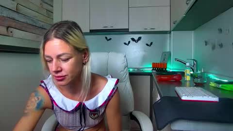 Snapshot of nally_ferrari chatting on 11/29/25, 01:41 Nally online show from 11/29/25, 01:41