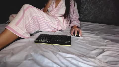 Lady online show from 11/08/25, 03:45