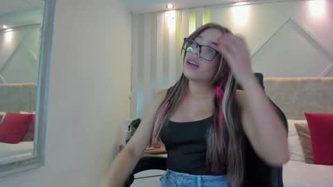 nami_sweet_ online show from 09/18/25, 03:19