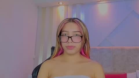 nami_sweet_ online show from 09/25/25, 03:21