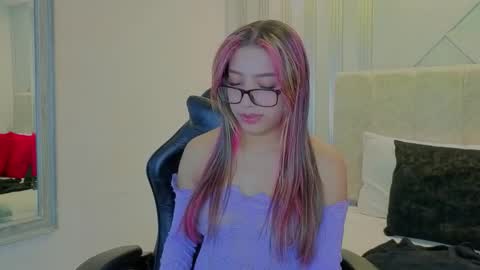 nami_sweet_ online show from 10/12/25, 02:10