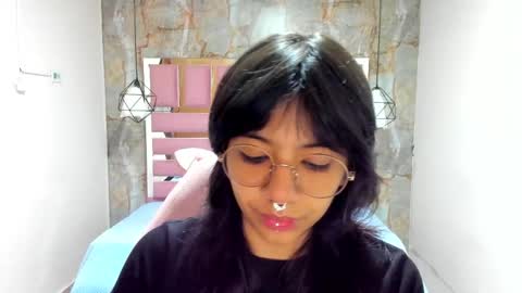 nami_usagi online show from 12/06/24, 11:22