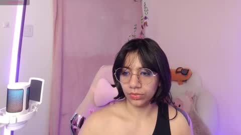 nami_usagi online show from 10/21/25, 12:28