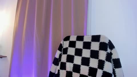 namiko_park online show from 12/23/24, 06:48