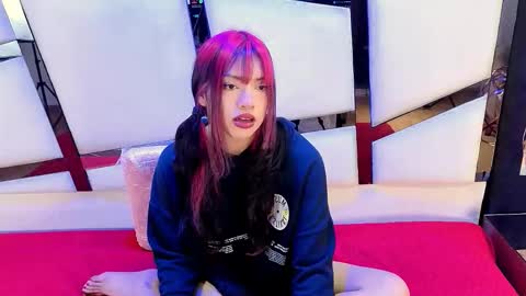 Snapshot of namimoon1 chatting on 12/14/25, 12:43 online show from 12/14/25, 12:43