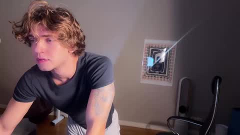 Snapshot of namiraaxel chatting on 12/01/24, 08:42 Georges online show from 12/01/24, 08:42