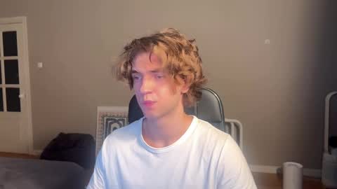 Snapshot of namiraaxel chatting on 01/13/25, 09:31 Georges online show from 01/13/25, 09:31