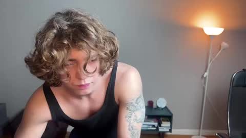 Snapshot of namiraaxel chatting on 03/07/25, 08:33 Georges online show from 03/07/25, 08:33