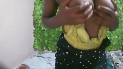 Snapshot of nana2095 chatting on 03/05/25, 12:16 nana2095 online show from 03/05/25, 12:16