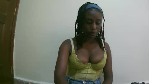 Snapshot of nana2095 chatting on 10/18/25, 10:38 nana2095 online show from 10/18/25, 10:38