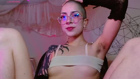 Snapshot of nanaxnana chatting on 02/13/25, 04:11 Alma Maria online show from 02/13/25, 04:11