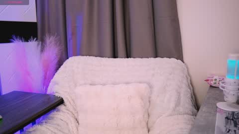 INSTAGRAM     bekkercat  online show from 02/05/25, 10:08