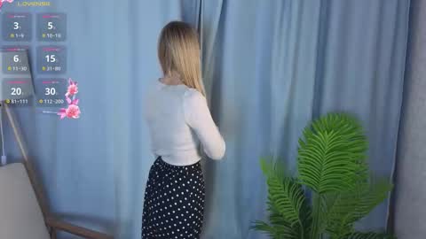 Hello im Lola online show from 11/19/25, 03:17