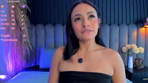 Snapshot of nanda_vixen_ chatting on 05/04/26, 11:23 Nanda online show from 05/04/26, 11:23