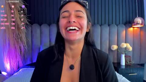 Snapshot of nanda_vixen_ chatting on 05/13/26, 11:44 Nanda online show from 05/13/26, 11:44
