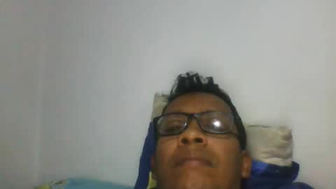 Snapshot of nando_rincon050279 chatting on 10/19/25, 04:18 Nando Rincon online show from 10/19/25, 04:18