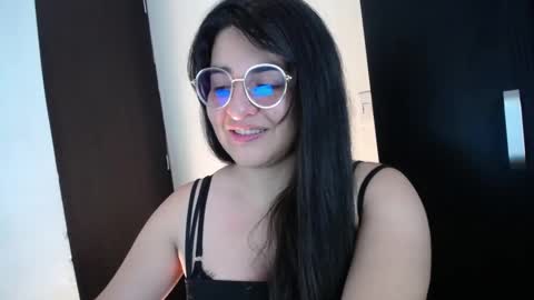 Snapshot of nani_gutierrez chatting on 03/08/25, 11:49 Nani online show from 03/08/25, 11:49