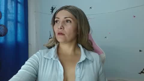 Snapshot of nanis_milf chatting on 03/23/26, 01:04 nanis online show from 03/23/26, 01:04