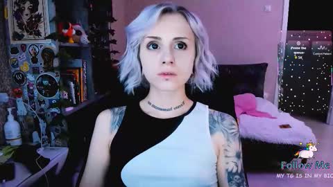 Monday-Friday 12-4 AM and 6-9 AM New York time online show from 12/04/25, 08:17