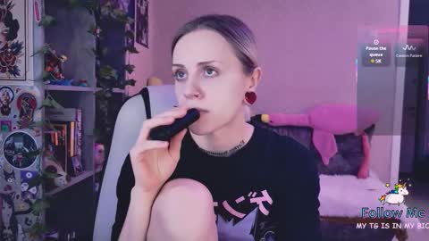 Snapshot of nanitamoore chatting on 03/12/26, 08:15 Monday-Friday 12-4 AM and 6-9 AM New York time online show from 03/12/26, 08:15