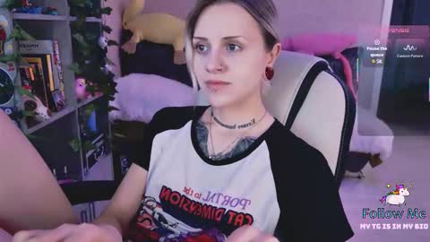 Snapshot of nanitamoore chatting on 03/21/26, 08:23 Monday-Friday 12-4 AM and 6-9 AM New York time online show from 03/21/26, 08:23