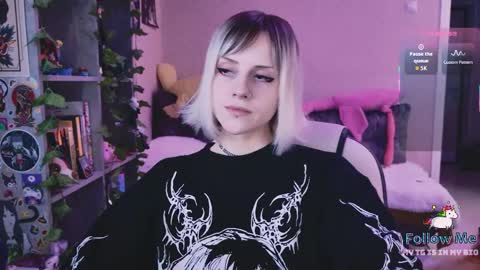 Snapshot of nanitamoore chatting on 04/10/26, 08:13 Monday-Friday 12-4 AM and 6-9 AM New York time online show from 04/10/26, 08:13