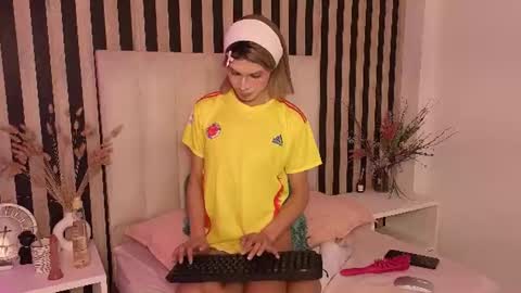Snapshot of nano_kawaii chatting on 06/17/26, 12:29 nano_kawaii online show from 06/17/26, 12:29