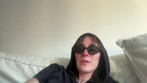 Snapshot of naomi________ chatting on 06/03/26, 11:21 Naomi online show from 06/03/26, 11:21