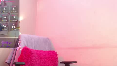 Snapshot of naomi_delux_hm chatting on 11/15/25, 01:14 NAOMI online show from 11/15/25, 01:14