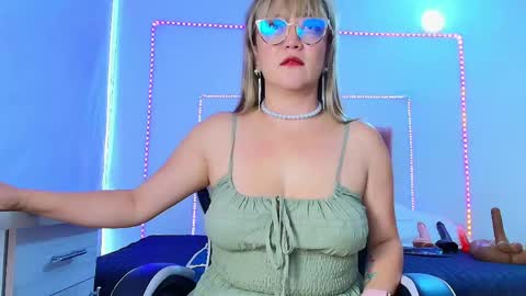 Snapshot of naomi_diamond_ chatting on 05/21/26, 11:28 Naomi online show from 05/21/26, 11:28