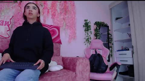 naomi_femme online show from 05/19/26, 10:54