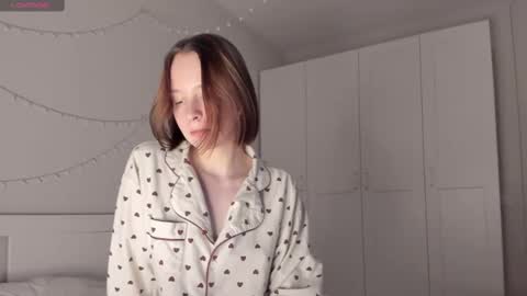 Snapshot of naomi_oops chatting on 01/11/25, 08:54 Naomi online show from 01/11/25, 08:54