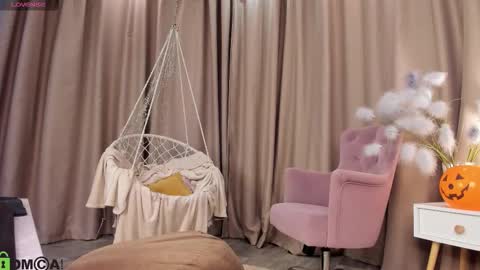 Snapshot of naomi_rias chatting on 10/30/25, 01:07 Naomi online show from 10/30/25, 01:07