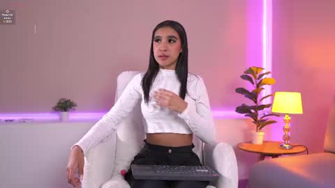 Snapshot of naomi_silk chatting on 07/01/26, 12:29 naomi_silk online show from 07/01/26, 12:29