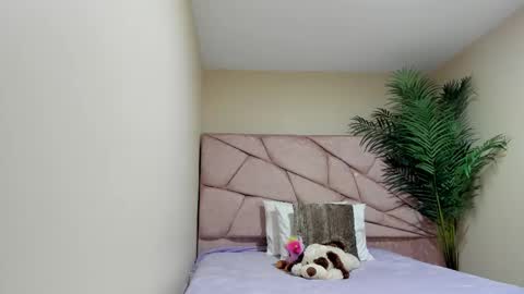 naomi velle  online show from 01/16/26, 01:15