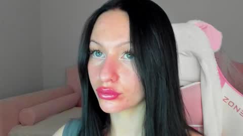 Snapshot of naomiblakes chatting on 11/10/25, 05:28 Naomi online show from 11/10/25, 05:28