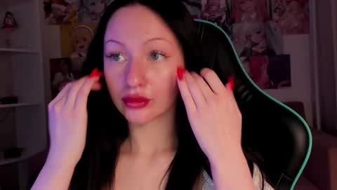 Naomi online show from 11/18/25, 05:12