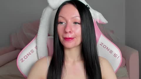 Naomi online show from 11/28/25, 05:32