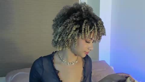 Snapshot of naomidawsonn chatting on 03/06/26, 11:45 naomidawson online show from 03/06/26, 11:45