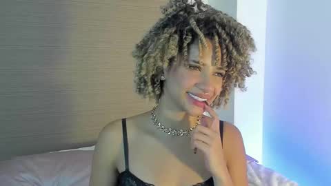 Snapshot of naomidawsonn chatting on 03/10/26, 12:15 naomidawson online show from 03/10/26, 12:15