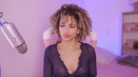 Snapshot of naomidawsonn chatting on 03/18/26, 12:58 naomidawson online show from 03/18/26, 12:58