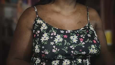 Snapshot of naomifux chatting on 11/12/25, 10:15 Naomi online show from 11/12/25, 10:15