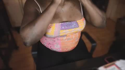 Snapshot of naomifux chatting on 11/20/25, 06:13 Naomi online show from 11/20/25, 06:13