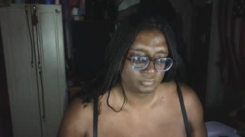 Snapshot of naomifux chatting on 11/23/25, 10:09 Naomi online show from 11/23/25, 10:09