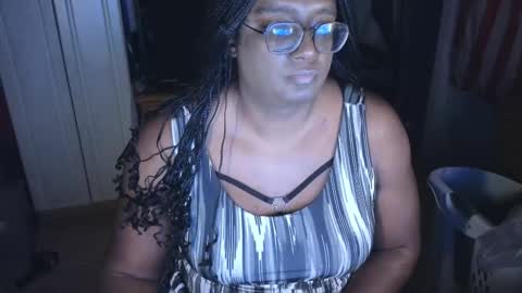 Snapshot of naomifux chatting on 12/02/25, 06:08 Naomi online show from 12/02/25, 06:08