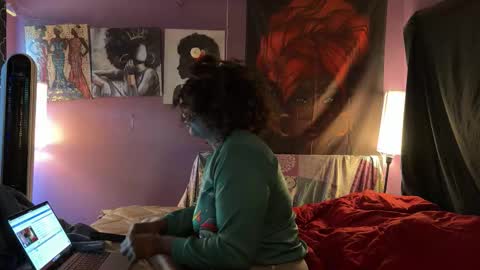 Snapshot of naomifux chatting on 12/15/25, 09:52 Naomi online show from 12/15/25, 09:52