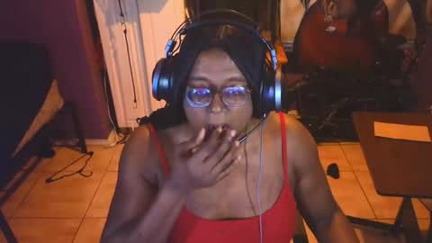 Snapshot of naomifux chatting on 03/24/26, 11:37 Naomi online show from 03/24/26, 11:37